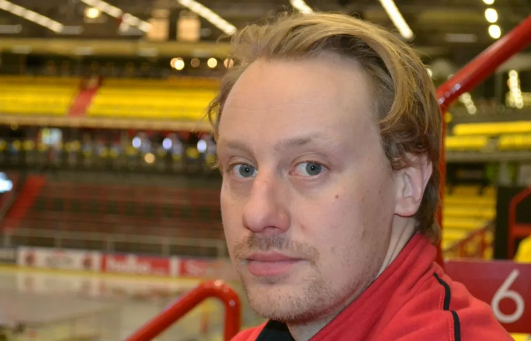 Berättar om Örebros resa: ”Det droppade in från taket och var minusgrader i hallen”