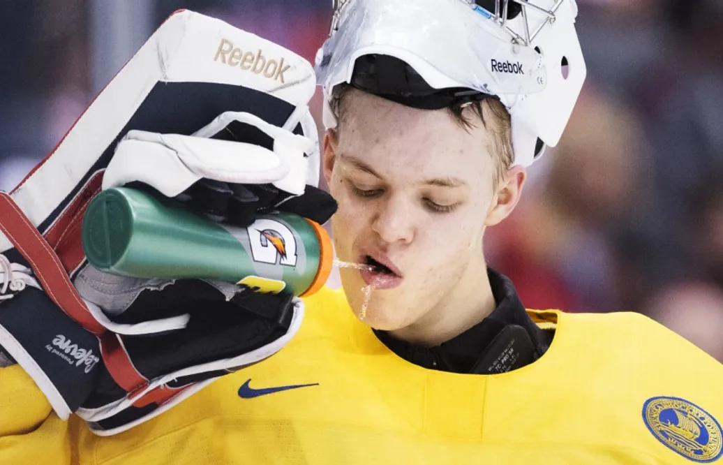 Svenske JVM-målvakten om sitt handikapp: ”Hockeyn var något jag kunde luta mig emot”