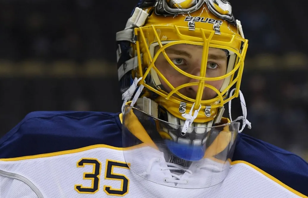 Linus Ullmark uppkallad från AHL – tränar med NHL-klubben
