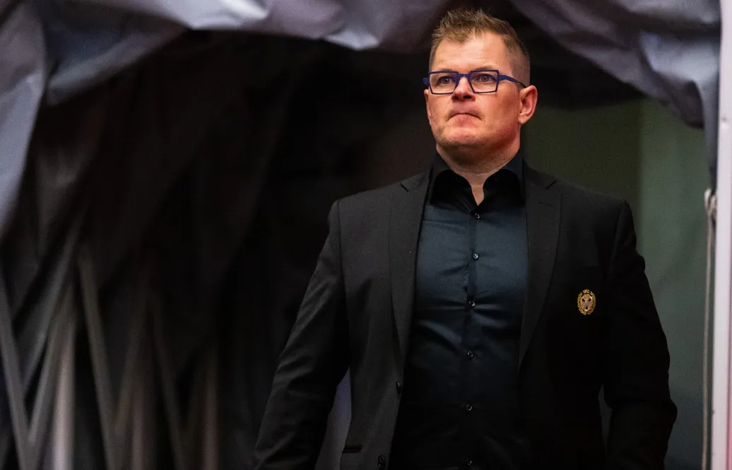 Brynästränaren Ari-Pekka Pajuluoma sjuk – tar in analytikern i båset