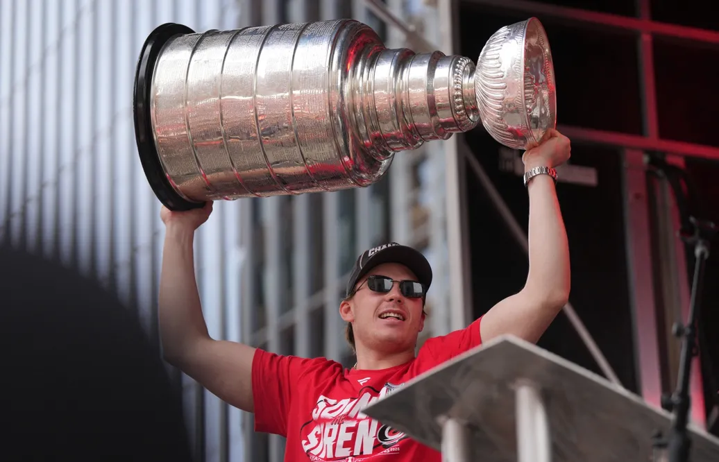 Alexander Nikisjin med Stanley Cup-pokalen.