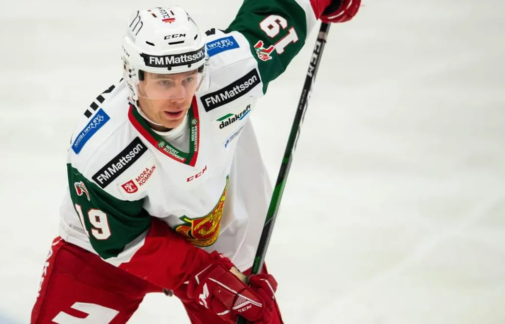 Filip Lennström skriver på för Vita Hästen