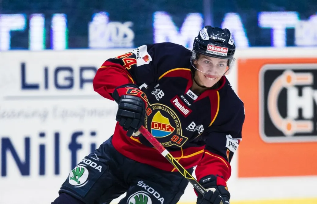 Tog plats i Djurgården – nu hoppas talangen på JVM: ”Det skulle vara extremt häftigt”