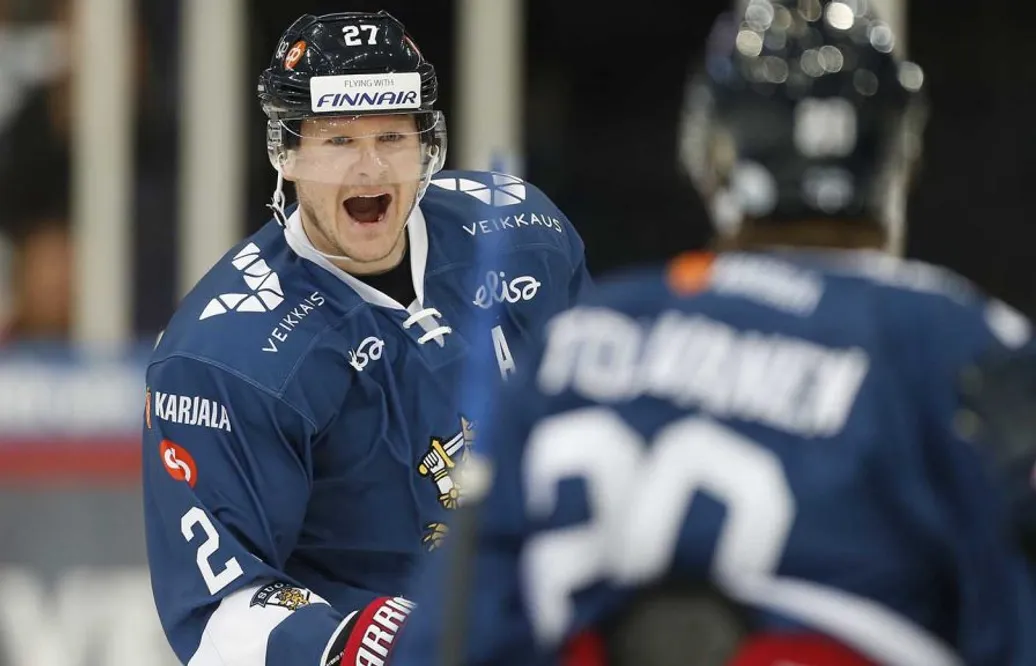 Finske stjärnan stannar i KHL