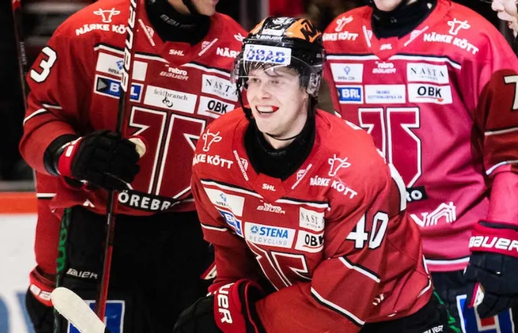 Elias Ekström stängs av två kvartsfinaler efter sparken