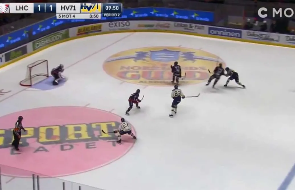 Här sänks hjärnskakningsdrabbade spelaren av ny huvudtackling: ”Den är inte vacker”