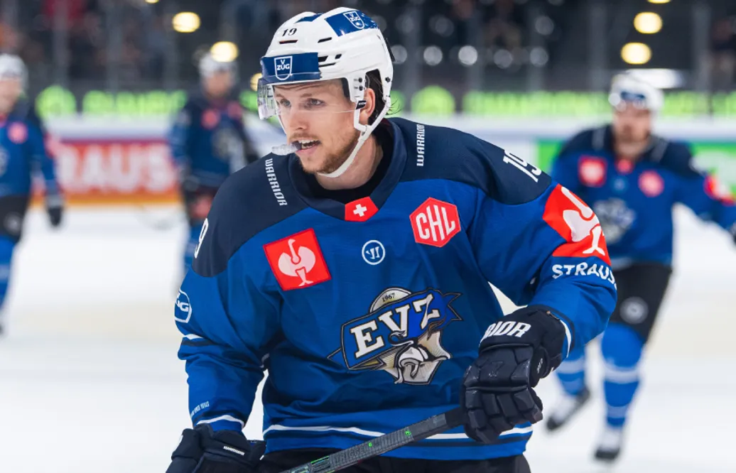 Niklas Hansson förlänger med EV Zug till 2026