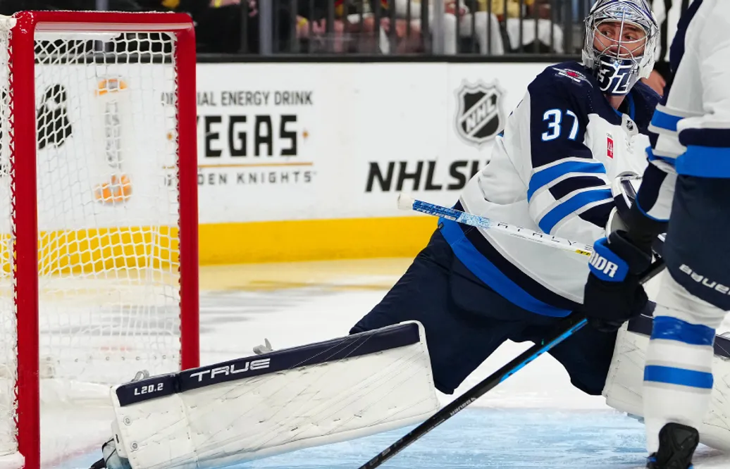 Uppgifter: New Jersey intresserade av Connor Hellebuyck