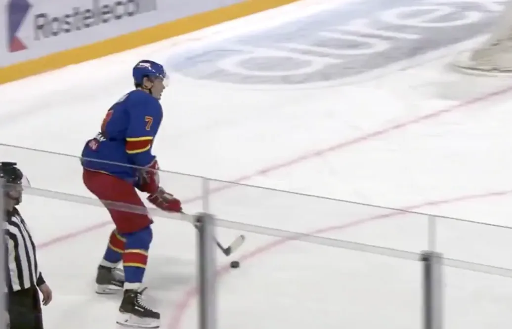 Danskens galna mål i KHL – sätter den från förlängda mållinjen