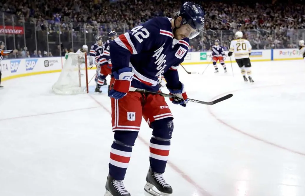 Skrev långtidskontrakt med Rangers i somras – nu skickas han till farmarlaget