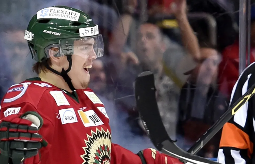 Femma i SHL:s skytteliga – ikväll skrev han NHL-kontrakt