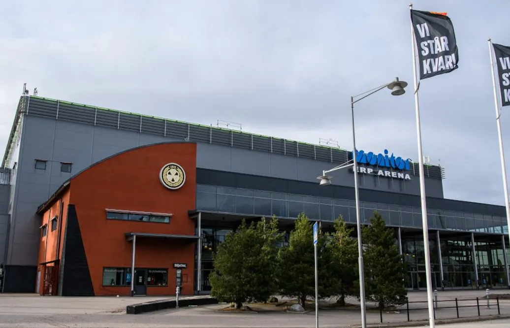 Efter regnovädret – tvingas stänga arenan