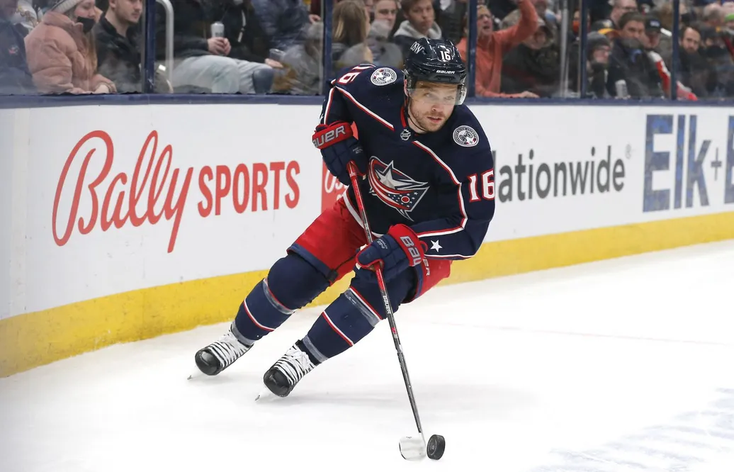 Max Domi trejdas till Carolina i sista sekund