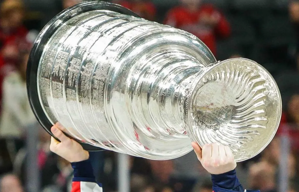 Massörens oväntade aktivitet med Stanley Cup-pokalen