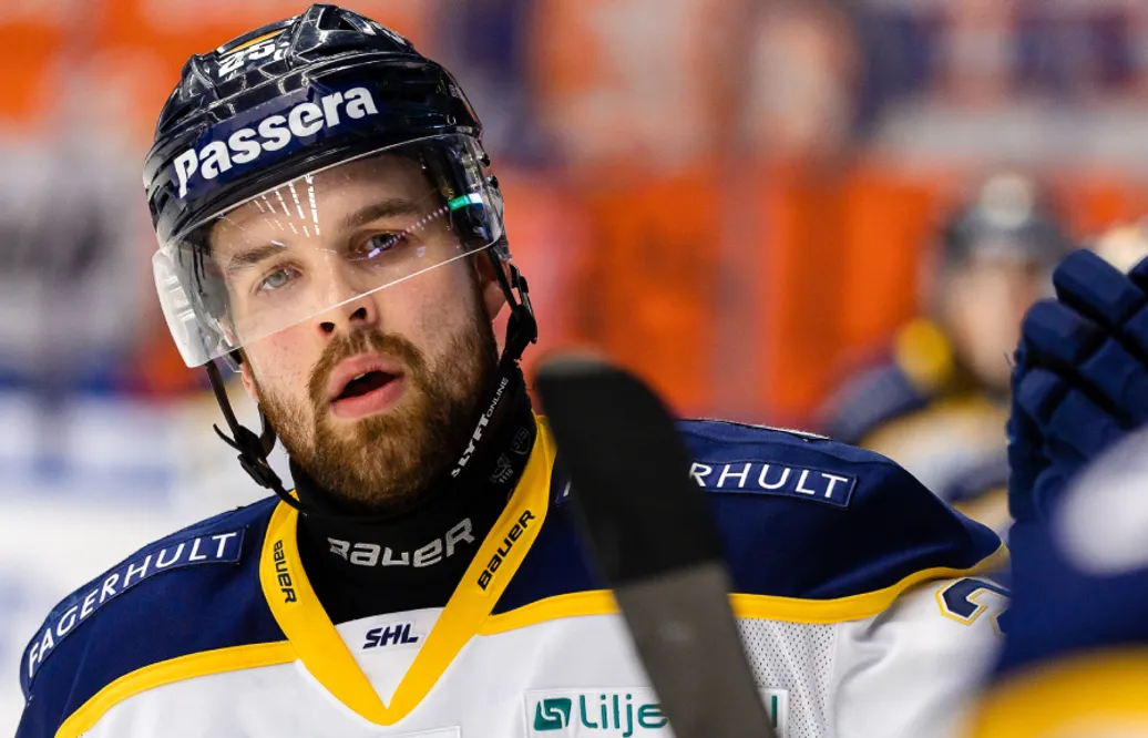 Axel Holmström hakar på i poängtoppen i Liiga