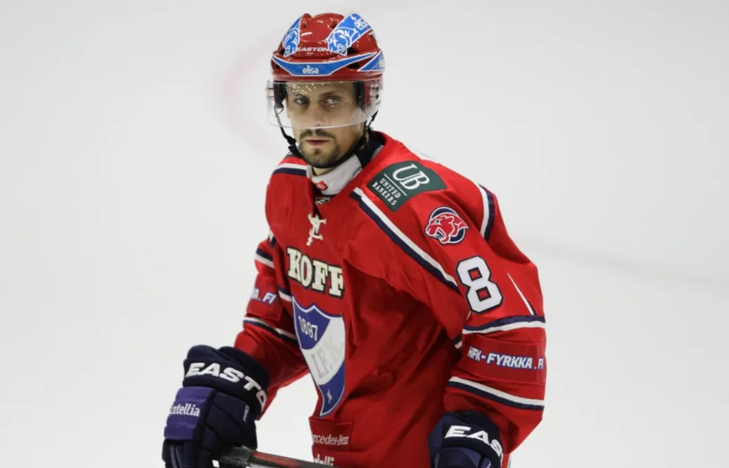 Mora värvar rutinerad back från finska ligan
