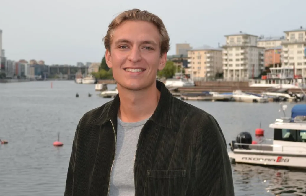 Så blev han Sveriges yngsta hockeyagent
