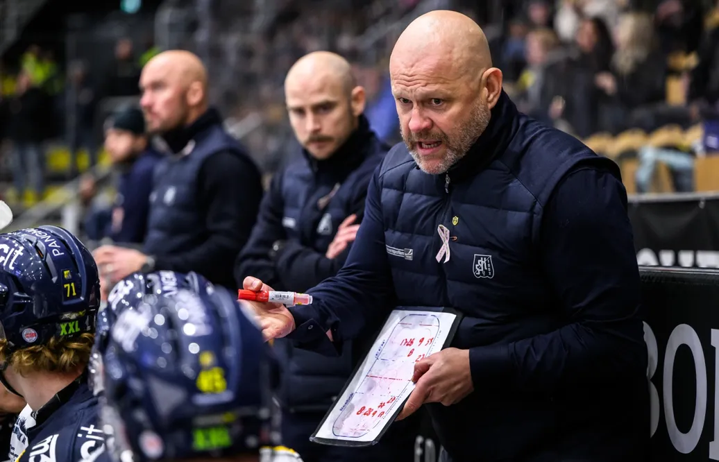 "AJ:s" frustration: "Vi får inte ens chansen där"