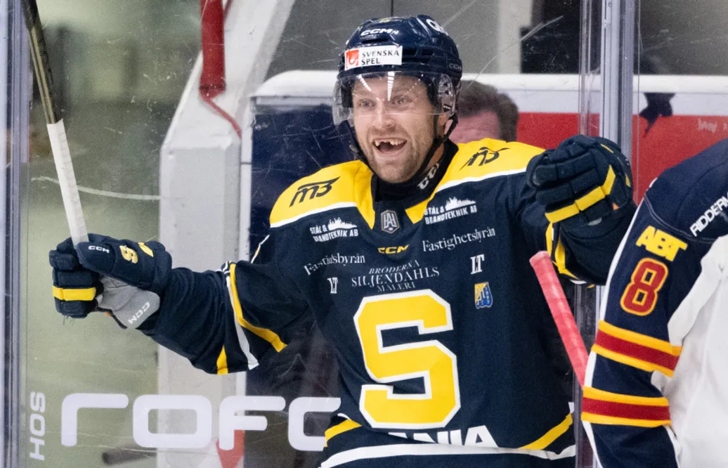 Albin Carlson skriver tvåårskontrakt med Södertälje