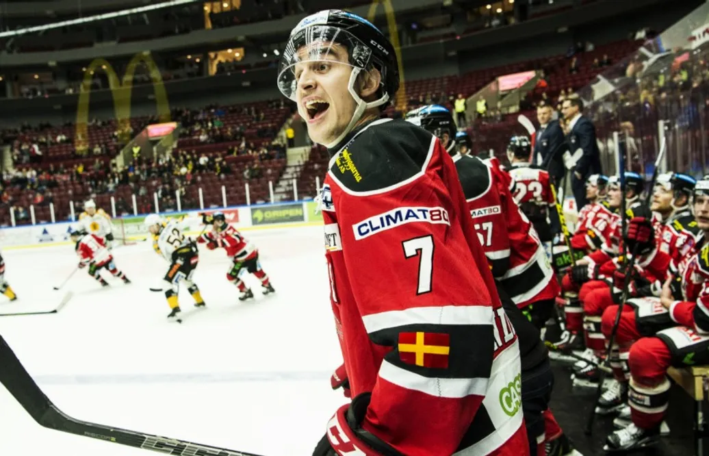 Tog ett extra år i allsvenskan – nu är han en av SHL:s vassaste backar: ”Jag var inte redo”