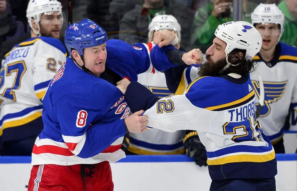 Rangers förlänger med veteranbusen