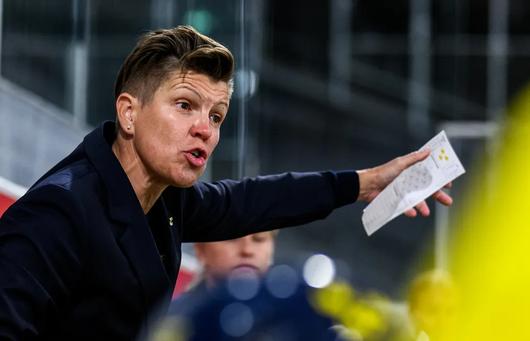 Erika Holst föll i sin första match som förbundskapten.