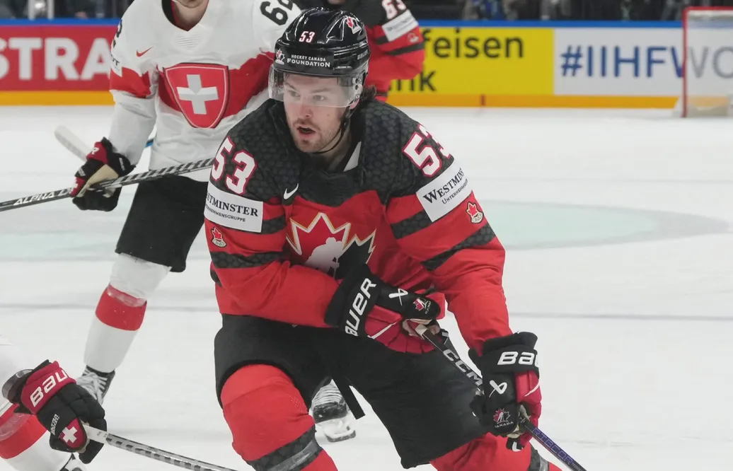 Michael Carcone förlänger med Arizona Coyotes