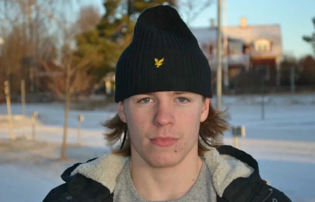 Växte upp i skidfamilj – nu är han en jättetalang i hockey: ”Skidor var aldrig rätt grej för mig”