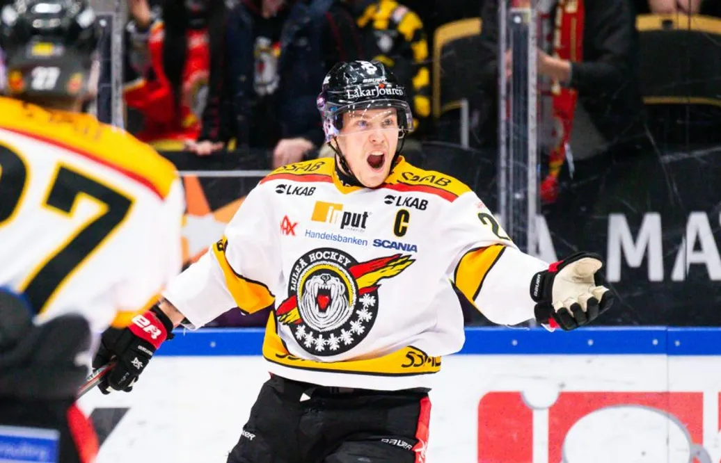 SHL-SVEPET: Sköt första SHL-målet som 29-åringen – blev derbyhjälte