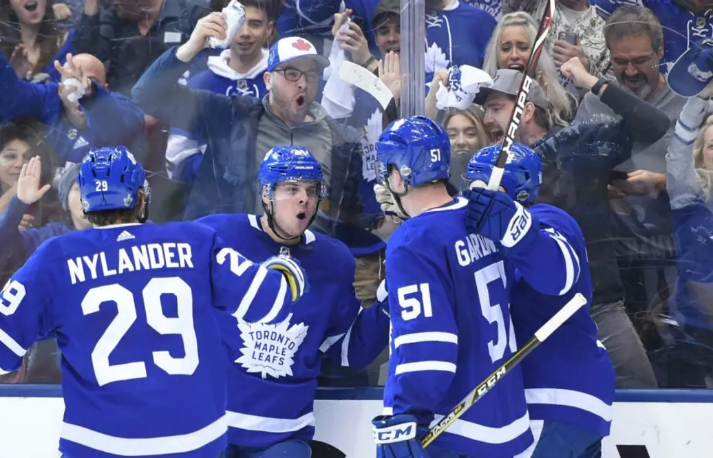Efter de pinsamma utklassningarna – i natt tog Toronto ton