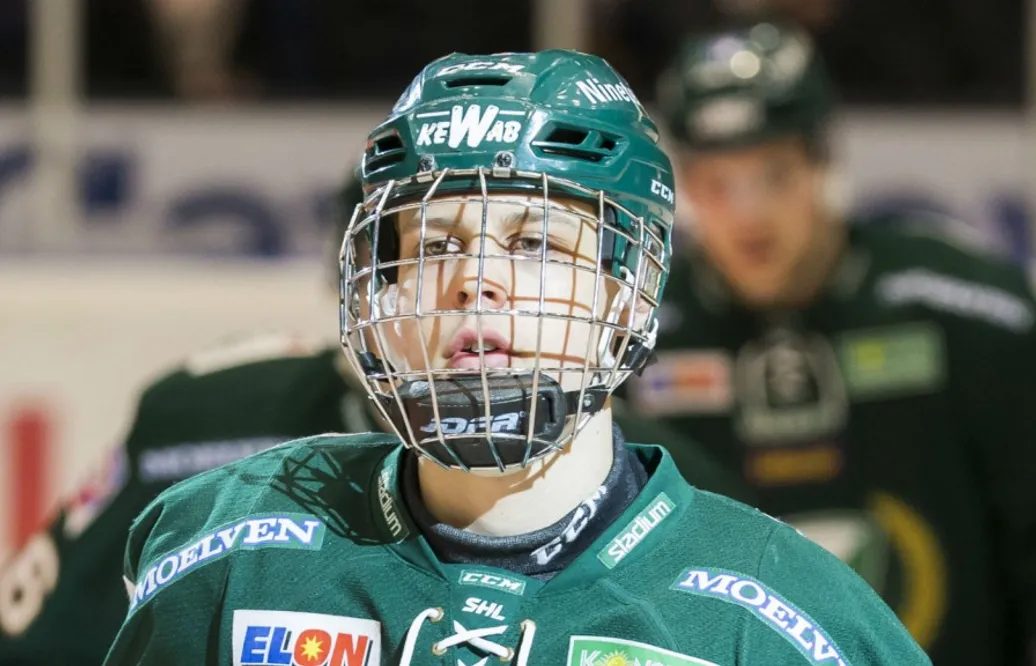 Han är svensken som tippas gå tidigast i draften: ”Vill inte stänga dörren helt till att åka över direkt”