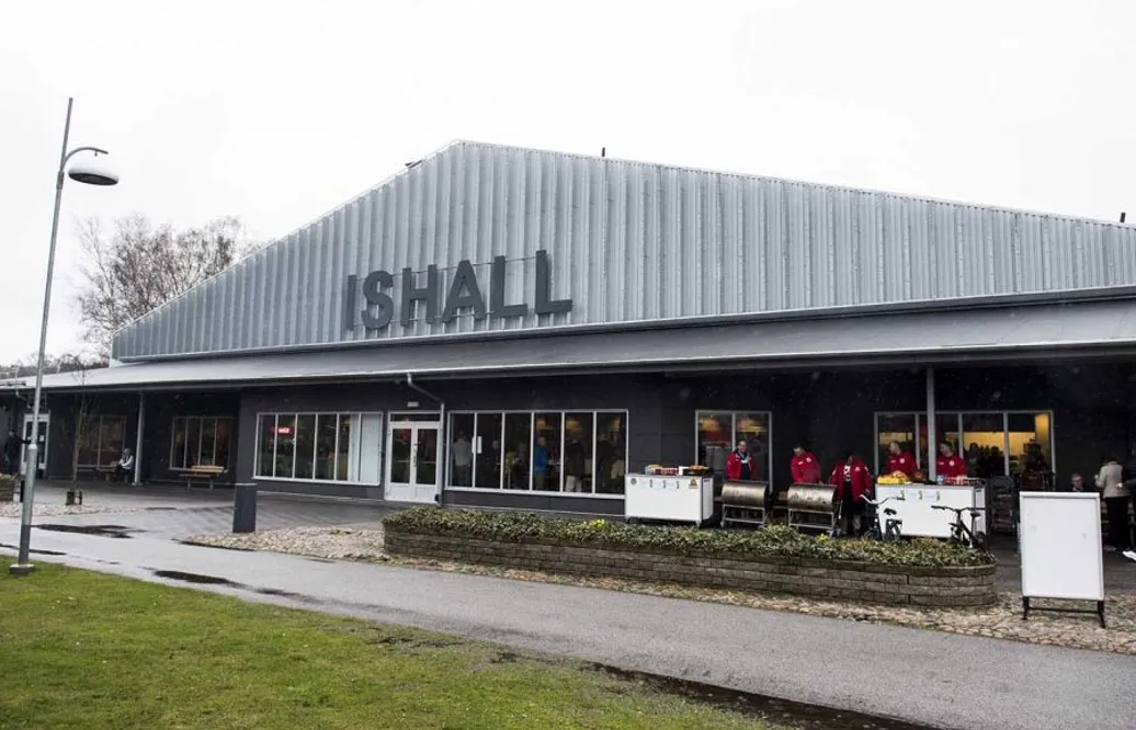 Tog strupgrepp på kvinnlig publikvärd: ”Tyckte att det var dålig service”