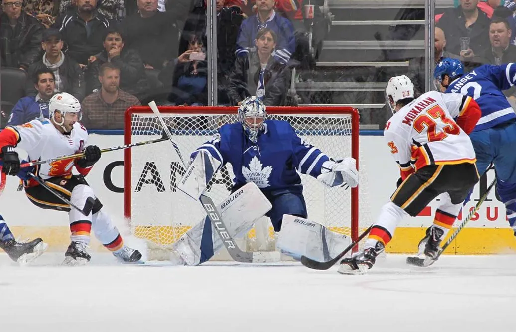 Dansken stod på huvudet när Toronto vann: ”Mycket känslor och mycket puck”