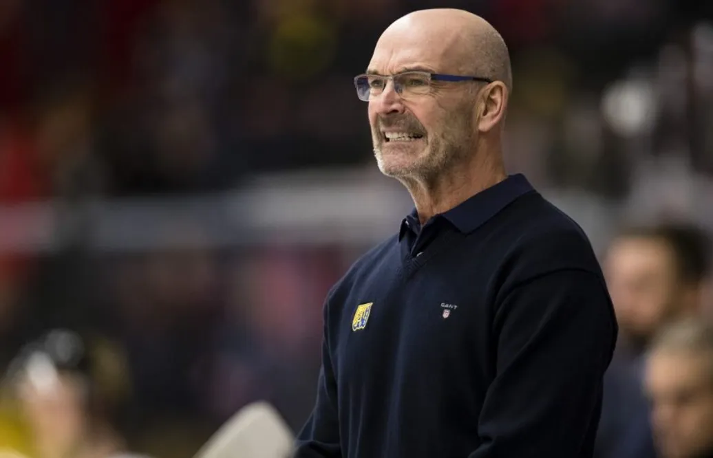 Waltin tänker inte avgå – trots supportrarnas krav: ”Jag ser inte min roll så”