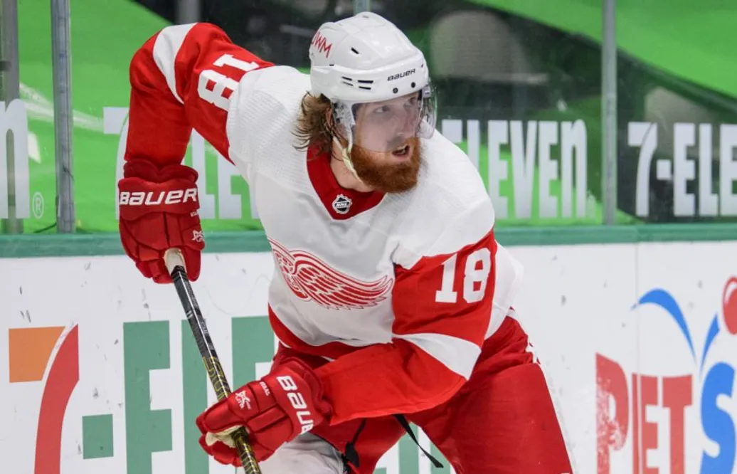 Veteranbacken stannar i Detroit – sänker lönen rejält