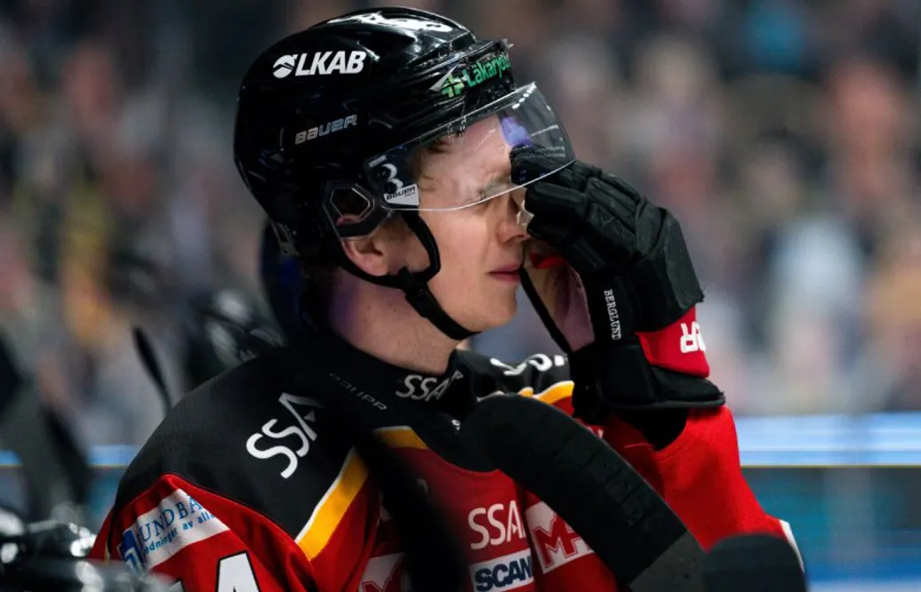 Fick käkfraktur på träning – blir borta länge