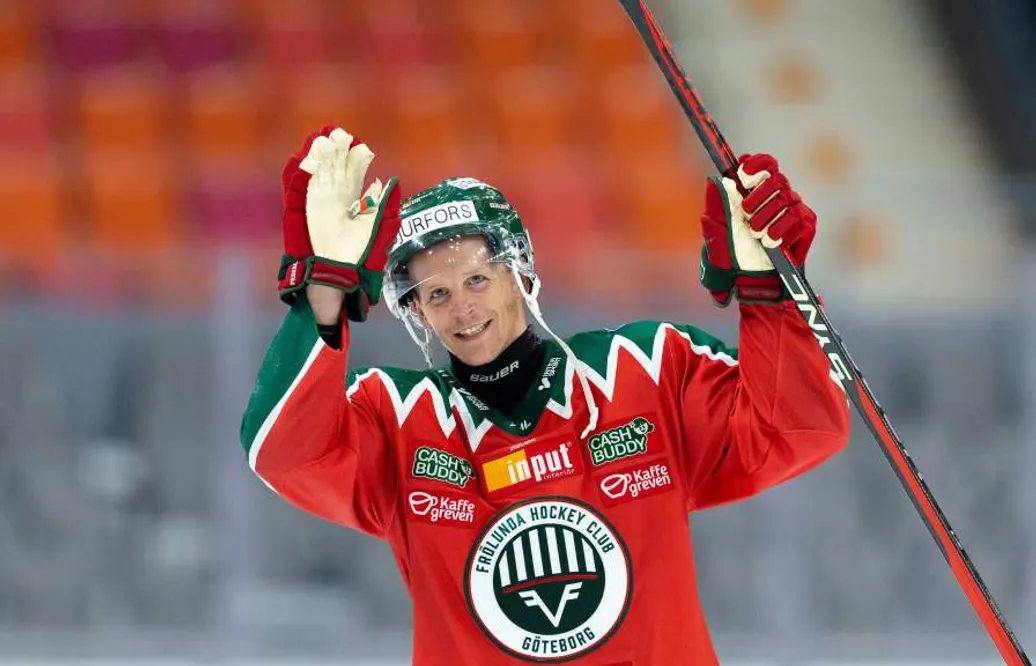 Max Friberg tränar direkt med Frölunda – efter blodiga bilderna: “Han är ett fenomen”