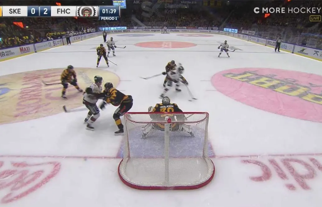 Här gör 16-åriga supertalangen sitt första SHL-mål