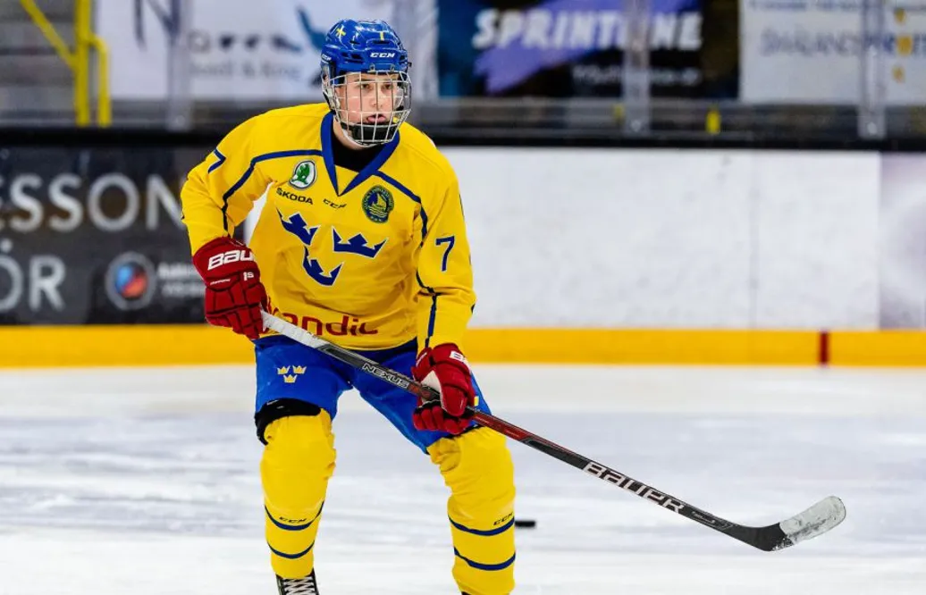 17-åringen skriver seniorkontrakt: "Intressant spelare"