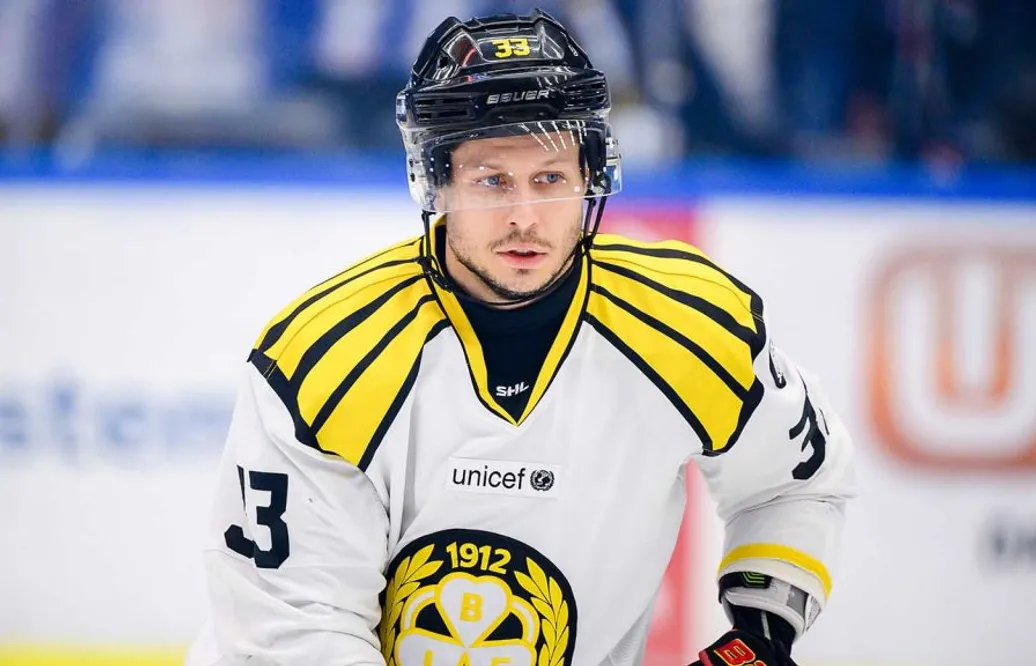 Vunnit VM-guld och SM-guld de senaste fem åren – saknar fortfarande kontrakt: ”Jäkligt segt”