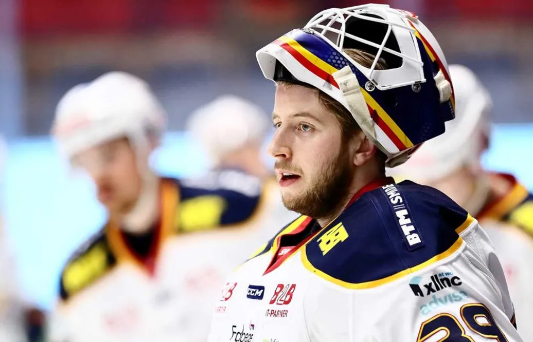 Målvakten på bänken – tränaren saknas