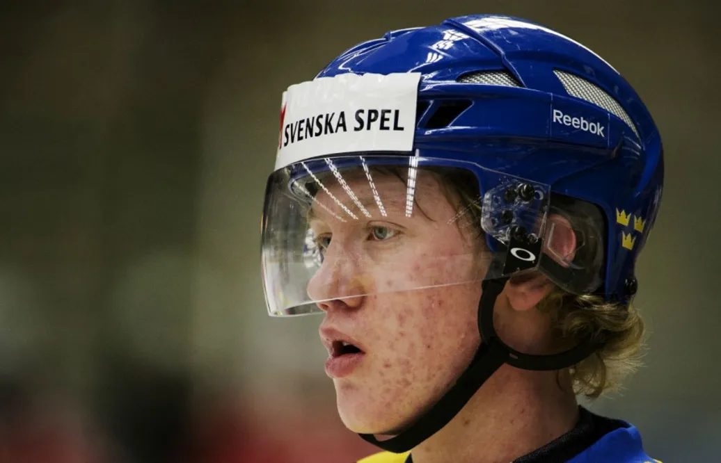 Efter mardrömssäsongen – nu hyllas svensken under träningslägret