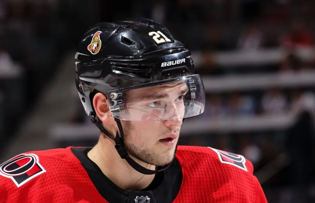 Fick inleda säsongen i NHL – nu skickas jättelöftet till juniorligan