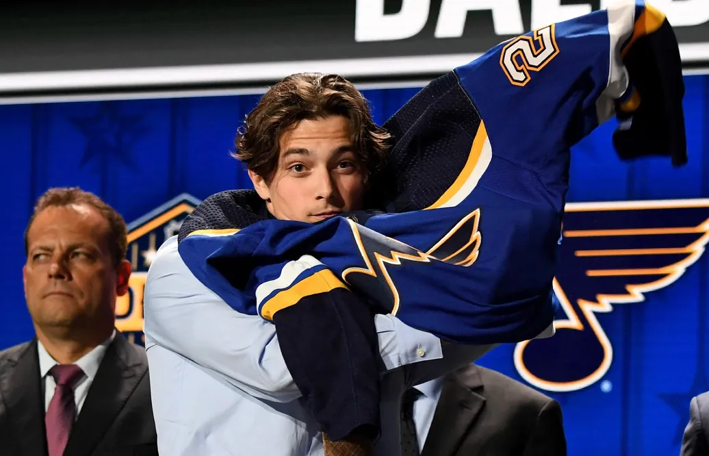 Dalibor Dvorsky skriver NHL-kontrakt med St. Louis Blues