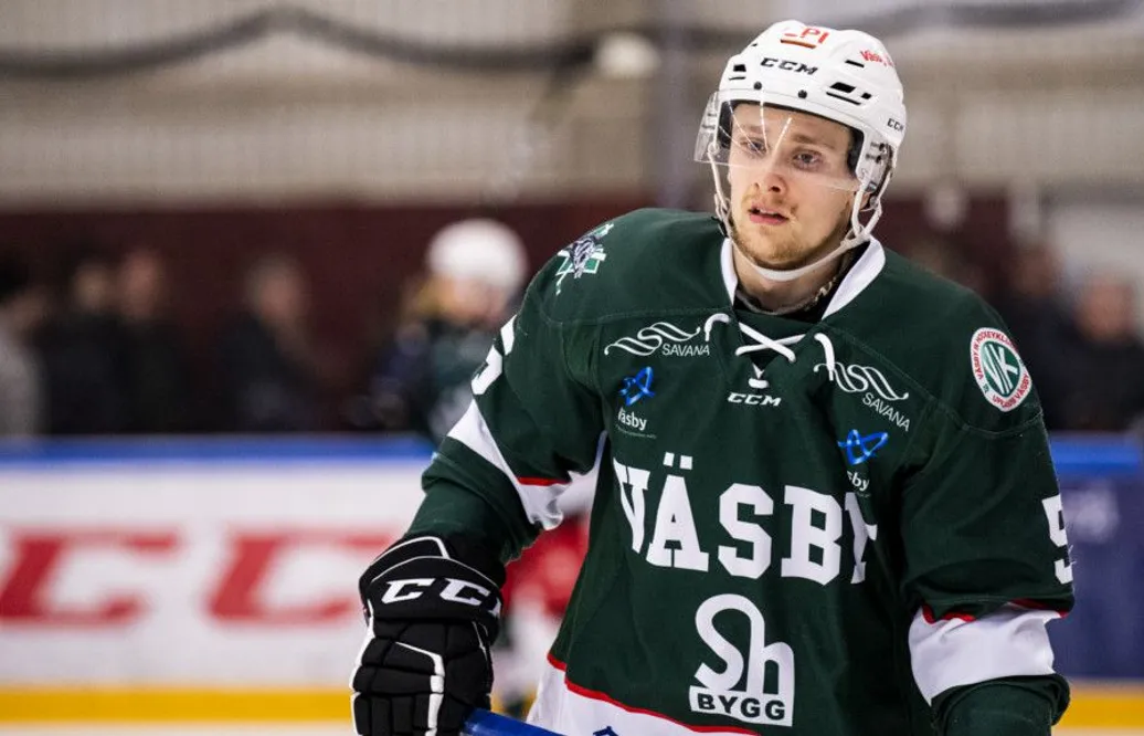 Backen bryter med nykomlingen