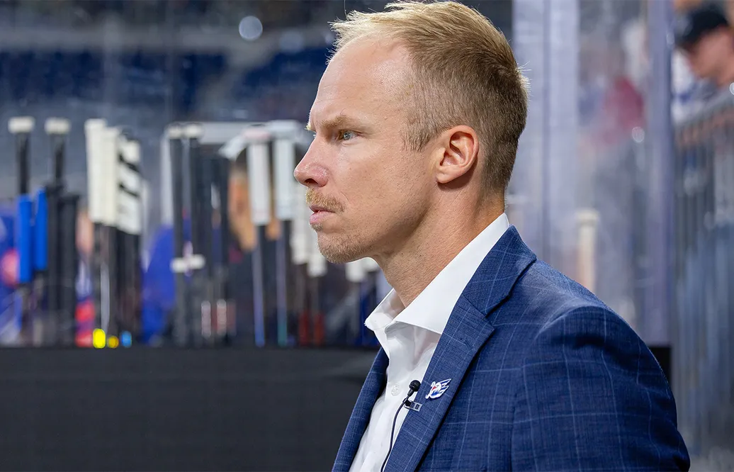 Adler Mannheim rensar - Johan Lundskog sparkas