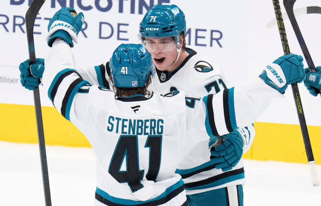 Ivar Stenberg tar plats i Macklin Celebrinis toppkedja i San Jose Sharks. Foto: Christinne Muschi/The Canadian Press via AP
