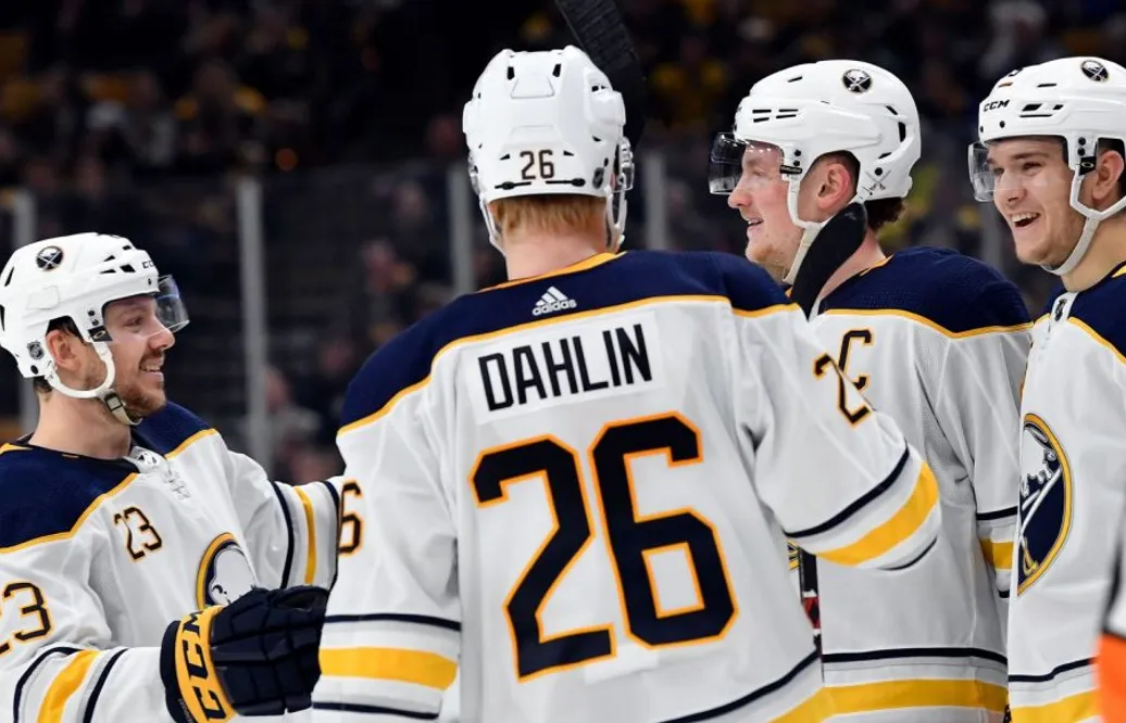 Fem poäng på två matcher – Rasmus Dahlin är glödhet
