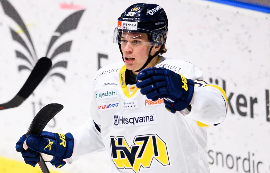 Måns Lindbäck förlänger med HV71 till 2025