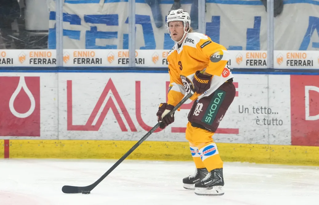Adam Boqvist är skadad efter tre matcher i Schweiz.